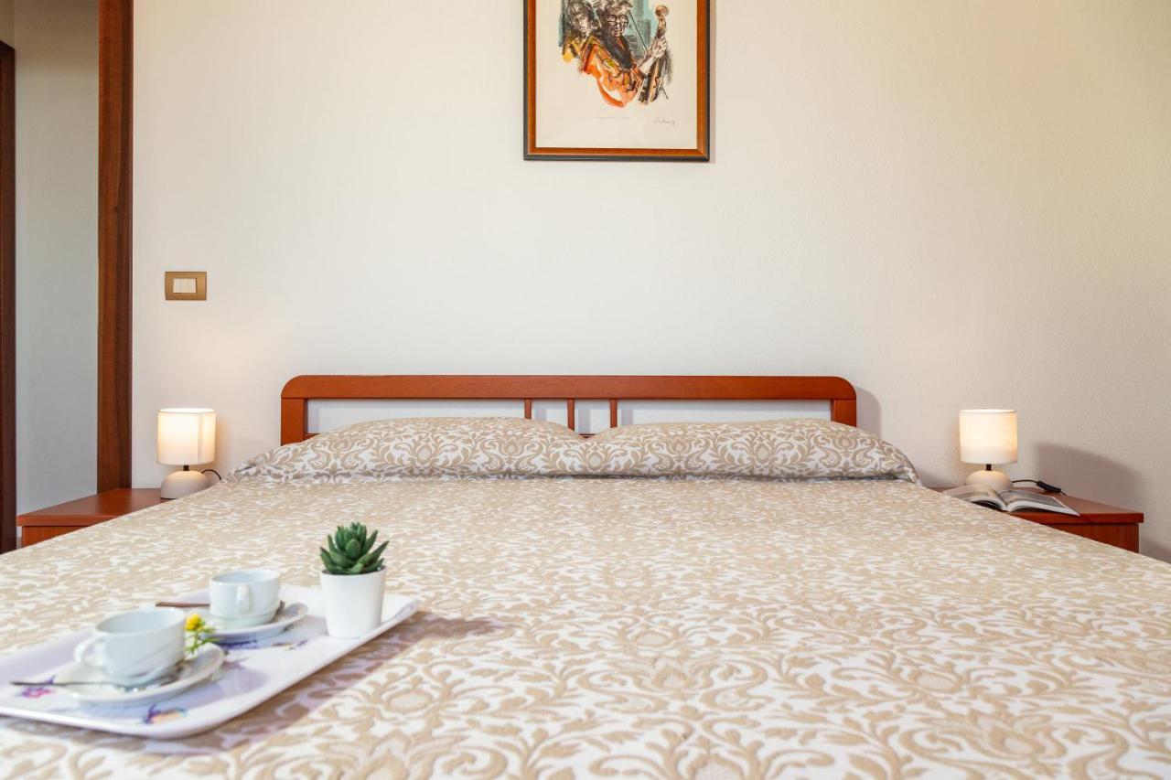 Casa Orfea Apartment ซานตามาเรีย นาวาร์เรเซ ภายนอก รูปภาพ